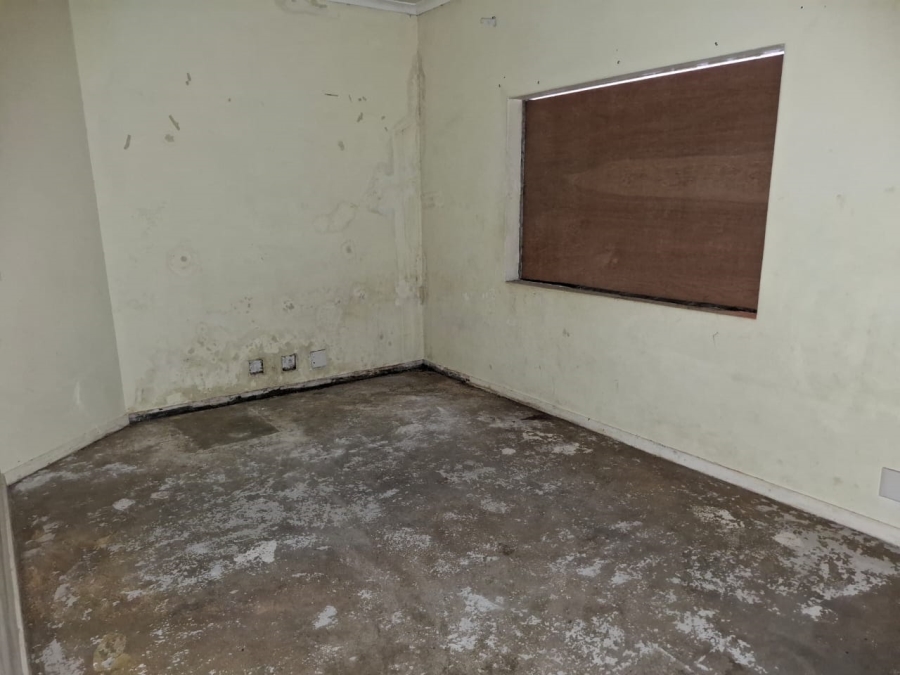 6 Bedroom Property for Sale in Oakdale Western Cape